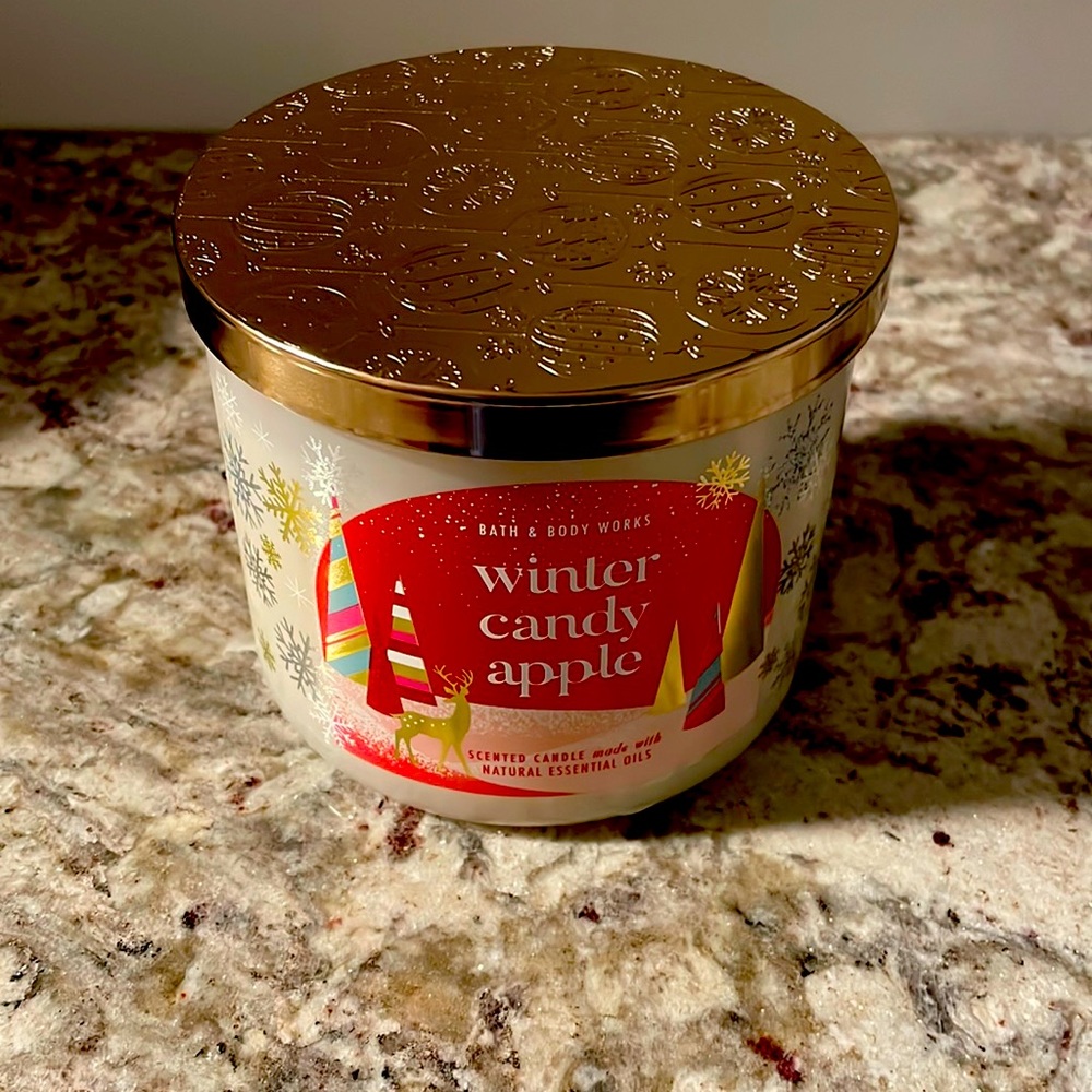 Bath & Body Works  Winter Candy apple Candle